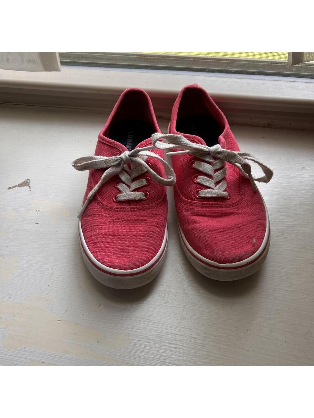 Old Navy Youth Size 2 red Canvas Lace-Up Sneakers